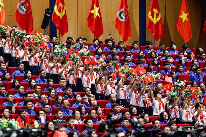Thiếu nhi chào mừng Đại hội. Ảnh: PV