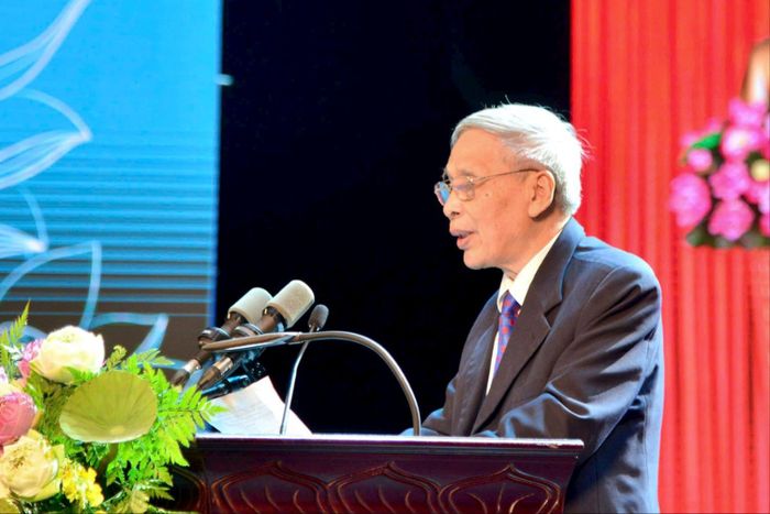 Ông Nguyễn Minh Giao chia sẻ tại hội nghị. Ảnh: Viết Thành