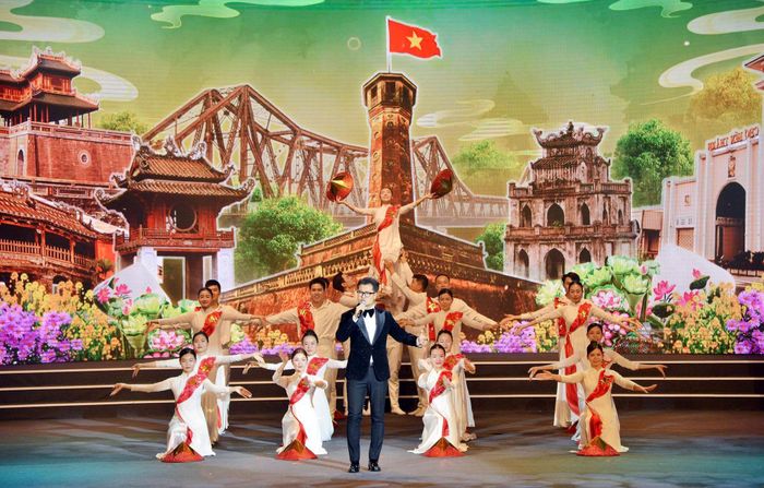 Chương trình nghệ thuật tại hội nghị tuyên dương. Ảnh: Viết Thành