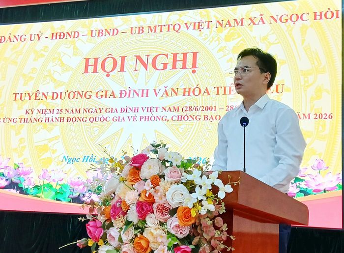 Phó Chủ tịch UBND xã Ngọc Hồi Tạ Đăng Doanh phát biểu tại hội nghị. Ảnh: Hoàng Quyết