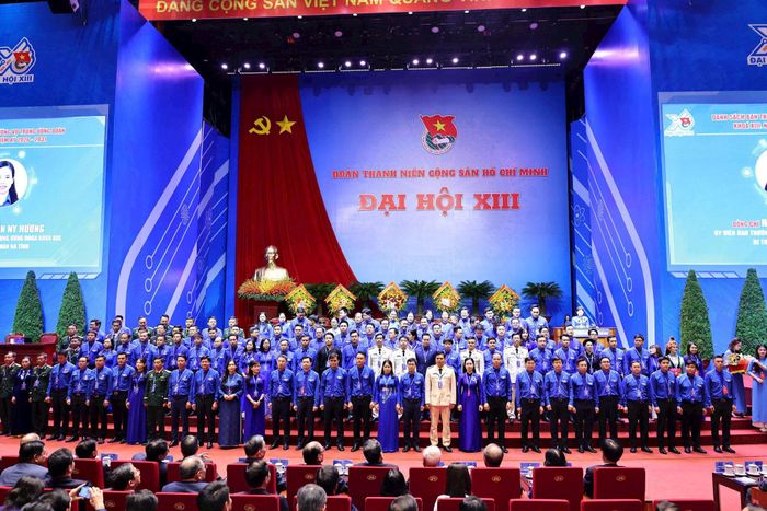 Ban Chấp hành Trung ương Đoàn khóa XIII ra mắt Đại hội. Ảnh: Hồ Ý
