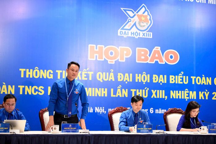 Bí thư Trung ương Đoàn, Phó Chủ tịch Thường trực Hội Liên hiệp thanh niên Việt Nam Nguyễn Kim Quy trả lời câu hỏi của phóng viên. Ảnh: Hồ Ý