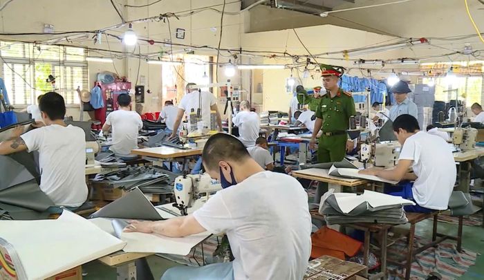 Các học viên được học nghề tại các cơ sở cai nghiện của Hà Nội. Ảnh: Nguyễn Thu