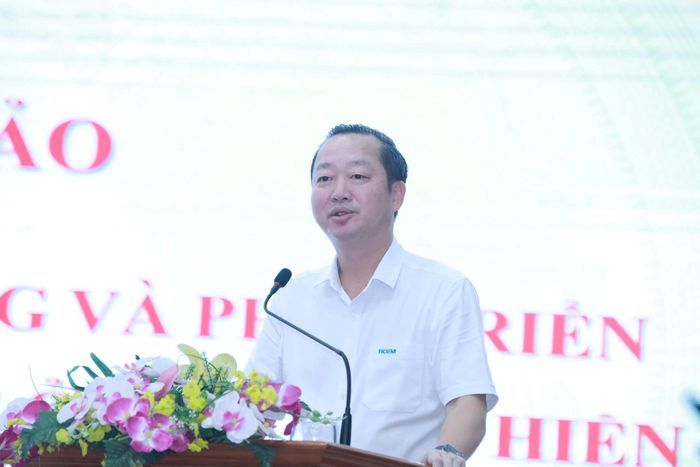 Tiến sĩ Đồng Văn Ngọc, Hiệu trưởng Trường Cao đẳng Cơ điện Hà Nội chia sẻ tại hội thảo. Ảnh: ĐT