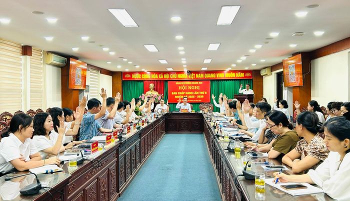 100% đại biểu dự hội nghị biểu quyết thông qua các đề án, tờ trình, báo cáo. Ảnh: Trần Oanh.