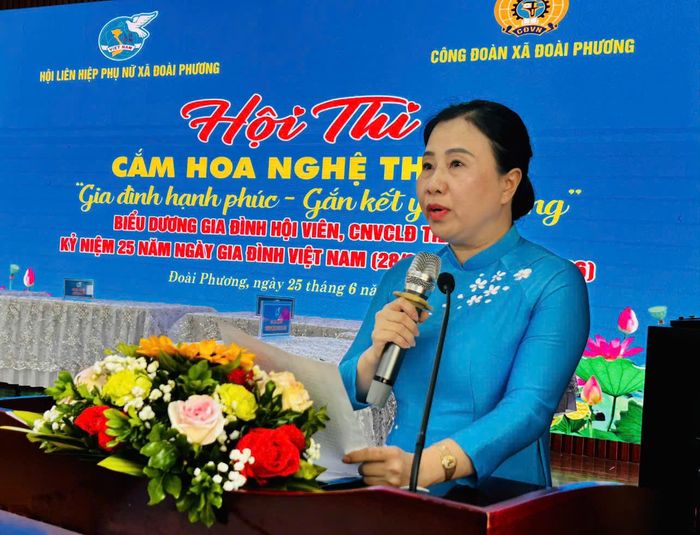 Phó Chủ tịch UB MTTQ Việt Nam xã Đoài Phương, Chủ tịch hội LHPN xã Đoài Phương Lê Thị Chính nhấn mạnh điểm tựa vững chắc từ các gia đình. Ảnh: Trần Hằng
