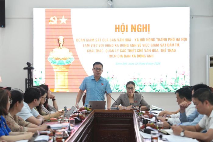 Phó Trưởng đoàn chuyên trách Đoàn đại biểu Quốc hội thành phố Trần Thanh Hà tham gia cùng đoàn giám sát và nêu ý kiến tại buổi làm việc. Ảnh: Vân Hà