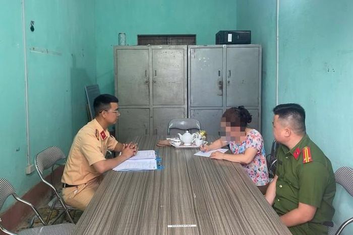 Bà L.T.L tại cơ quan Công an. Ảnh: Cục CSGT
