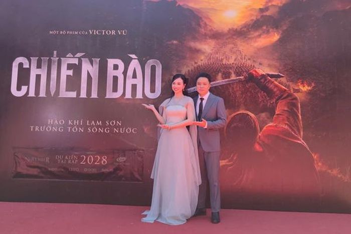 Đạo diễn Victor Vũ và nhà sản xuất phim Đinh Ngọc Diệp. Ảnh: Lam Anh