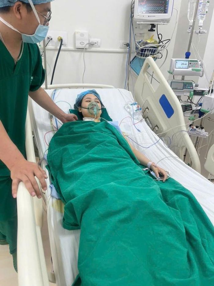 Sau mổ chưa đầy 24 giờ bệnh nhân đã hoàn toàn tỉnh táo. Ảnh BVCC