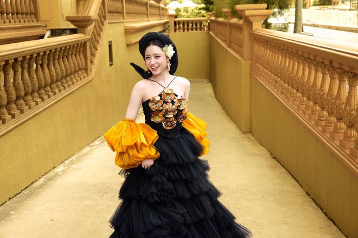 Trước khi đến với Miss Grand Vietnam 2026, Đinh Kim Chi đã từng tham gia Miss Earth Vietnam 2025.