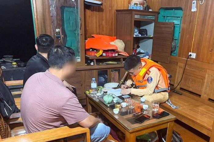 Lực lượng CSGT tiến hành xử lý các trường hợp vi phạm - (ảnh CAHN).