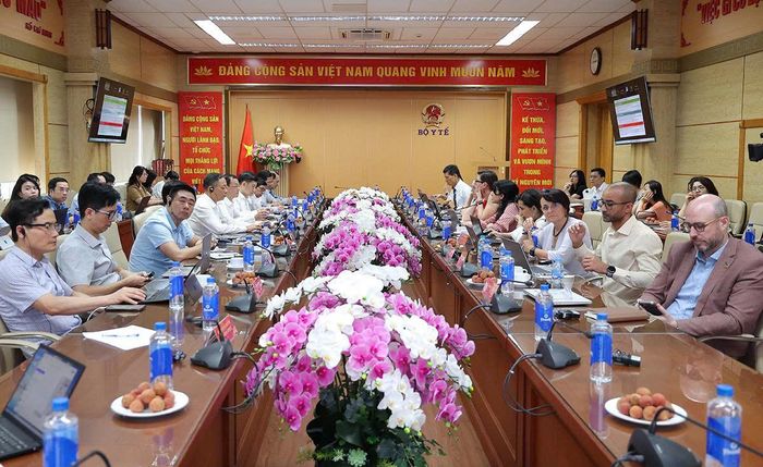 Các đại biểu tham dự buổi đánh giá.