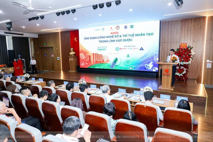 GS.TS Đào Văn Đông - Phó Hiệu trưởng trường Đại học Đại Nam phát biểu tại hội thảo.