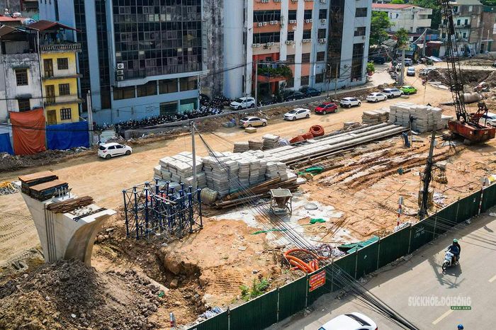 Các hạng mục nền đường, trụ cầu và phần ngầm đang được đẩy nhanh tiến độ.