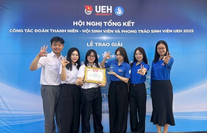  Ban Chấp hành Chi đoàn - Chi hội IBF003 nhận giải thưởng Top 10 Chi Đoàn - Chi Hội tiêu biểu nhờ mô hình chuyển đổi số công tác Đoàn. 