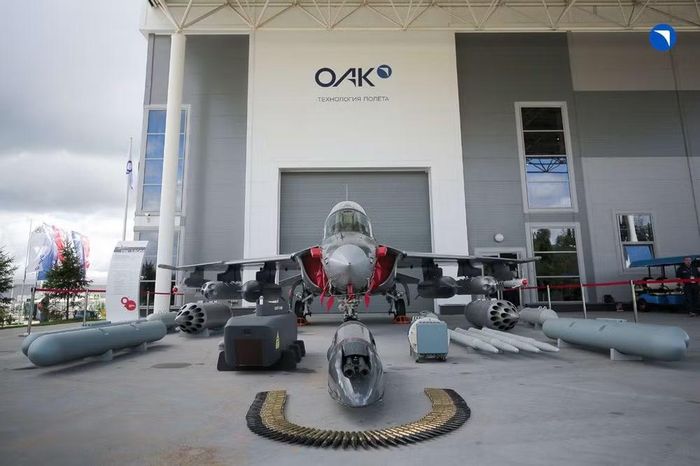 Máy bay Yak-130 sở hữu đặc tính cơ động tuyệt vời và có thể bay liên tục đủ lâu để thực hiện nhiệm vụ đánh chặn UAV. Hơn nữa chi phí vận hành của chúng ít tốn kém hơn nhiều so với các chiến đấu cơ chuyên nhiệm.