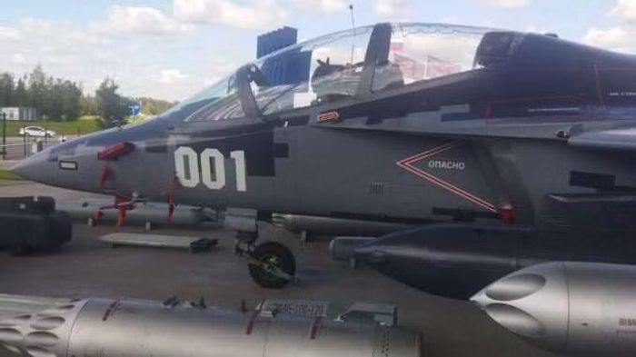 Tiềm năng của Yak-130 rõ ràng còn rất lớn và chiếc máy bay huấn luyện cao cấp này đang từng bước thử nghiệm những vai trò đặc biệt, từng chỉ được xác định là vai trò phụ khi mới bắt đầu thiết kế.