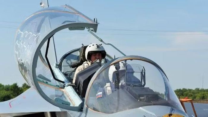 Theo đánh giá từ các chuyên gia quân sự, Yak-130 có thể trở thành một "kẻ săn lùng" xuất sắc đối với nhiều loại máy bay không người lái và các loại tên lửa hành trình phổ biến nhất.