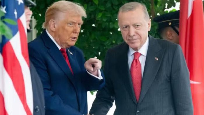 Phát biểu tại Nhà Trắng, ông Trump được hỏi liệu có mang tới "tin tốt" cho Ankara trong vấn đề F-35 hay không.