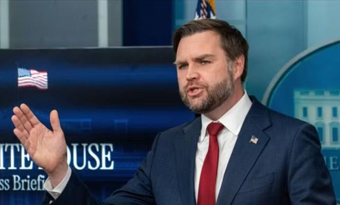 Phó tổng thống JD Vance sau đó cho biết Bộ trưởng Quốc phòng Pete Hegseth cùng các cố vấn đang xem xét vấn đề.