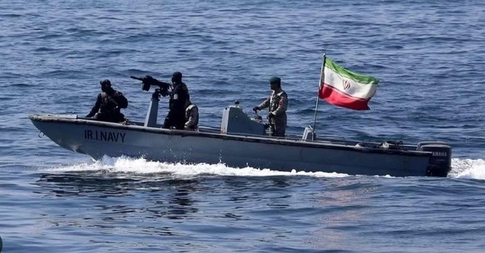 Ngày 23/6, Iran và Oman thông báo thành lập nhóm công tác chung giữa Bộ Ngoại giao hai nước nhằm xây dựng cơ chế quản lý hoạt động hàng hải tại eo biển Hormuz, cũng như thống nhất các dịch vụ và mức chi phí phù hợp với tiêu chuẩn quốc tế.