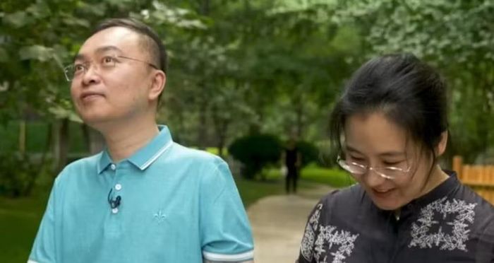 Trong khi đó, bà Đoàn Duệ vẫn kiên trì theo đuổi sự nghiệp riêng, đồng thời hỗ trợ chồng và chăm lo cho gia đình. Bà nhiều lần khẳng định không muốn bị nhìn nhận như một người vợ đáng thương của bệnh nhân mắc bệnh hiểm nghèo.
