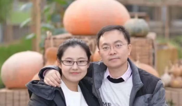 Sinh ra và lớn lên tại Bắc Kinh, bà Đoàn Duệ sớm bộc lộ tính cách độc lập và quyết đoán. Dù từng được khuyên theo đuổi các ngành khoa học xã hội, bà vẫn lựa chọn lĩnh vực khoa học tự nhiên với mong muốn đóng góp cho những nghiên cứu có giá trị đối với nhân loại.