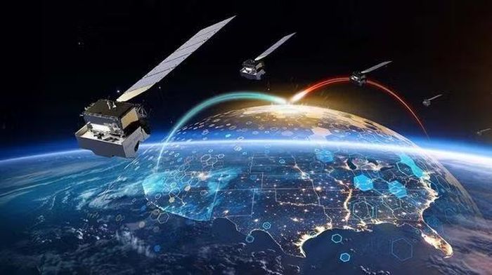 Hệ thống Golden Dome mô phỏng theo Iron Dome của Israel nhưng có quy mô lớn hơn nhiều, sẽ kết hợp các cảm biến và tên lửa đánh chặn đặt trên mặt đất cũng như trong không gian, đánh dấu lần đầu tiên Mỹ triển khai vũ khí ngoài vũ trụ.
