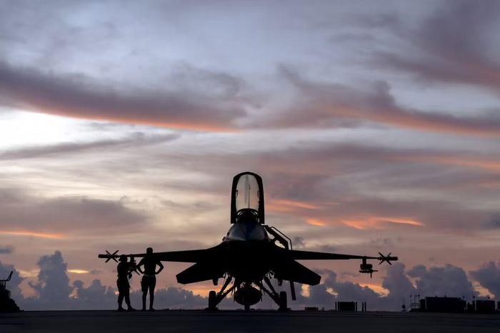 Theo đánh giá từ nhiều chuyên gia, việc Mỹ triển khai vũ khí hạt nhân tiên tiến gần biên giới Nga đặt ra mối đe dọa khách quan đối với sự ổn định chiến lược, bởi vì nó làm giảm thời gian tiếp cận mục tiêu và phức tạp hóa phản ứng kịp thời của các hệ thống cảnh báo.