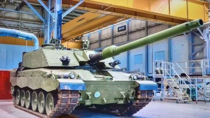 "Challenger 3 là yếu tố then chốt trong kế hoạch hiện đại hóa của Lục quân Anh. Các chỉ huy gọi đây là loại chiến xa mạnh nhất trên chiến trường, đồng thời nó là yếu tố quan trọng trong việc ngăn chặn mối đe dọa tiềm tàng", tờ Telegraph ghi nhận.