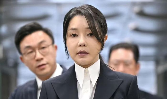 Trước đó, ngày 12/6, một tòa án tại Seoul cũng tuyên phạt cựu Tổng thống Yoon Suk Yeol 30 năm tù với cáo buộc ra lệnh cho máy bay không người lái xâm nhập Triều Tiên trong năm 2024.