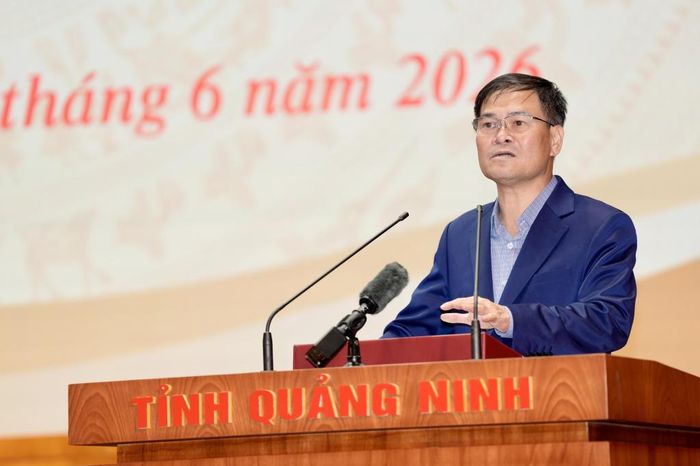 Chủ tịch UBND tỉnh Quảng Ninh Bùi Văn Khắng phát biểu tại hội nghị. Ảnh: QMG