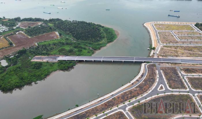  Đại lộ Nguyễn Hữu Cảnh tiếp tục được đầu tư xây dựng kết nối đến cao tốc TP.HCM - Long Thành - Dầu Giây. Ảnh: VŨ HỘI 