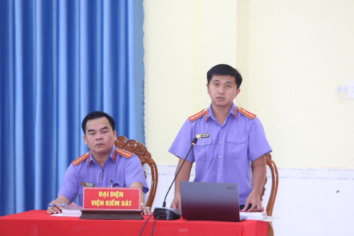  Đại diện VKS đề nghị mức án tử hình đối với Bằng về tội giết người. Ảnh: HUỲNH DU 