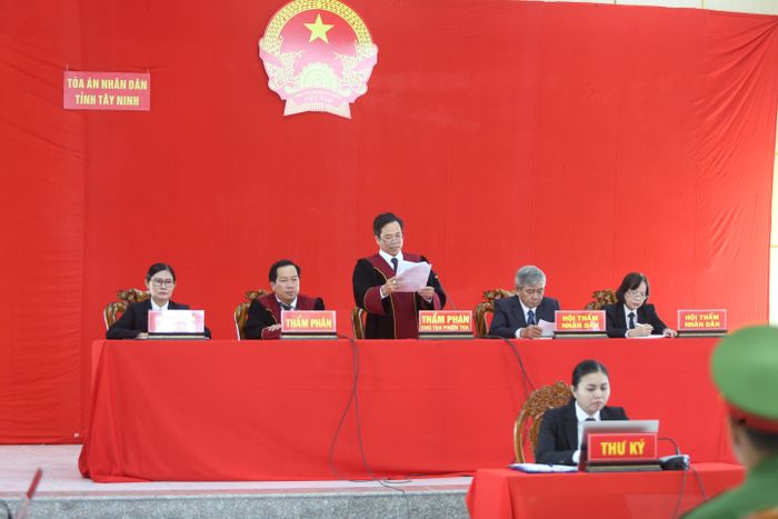  Chủ tọa phiên tòa tuyên án tử hình đối với bị cáo Nguyễn Công Bằng. Ảnh: HUỲNH DU 