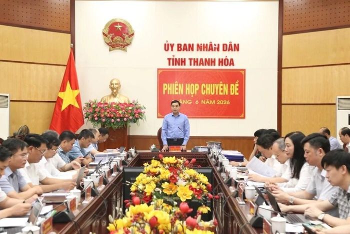  Chủ tịch UBND tỉnh Thanh Hóa Nguyễn Hoài Anh kết luận tại phiên họp chuyên đề ngày 24-6, thống nhất thông qua quy định về chức danh, số lượng, chế độ, chính sách đối với người hoạt động không chuyên trách. Ảnh: PHONG SẮC 