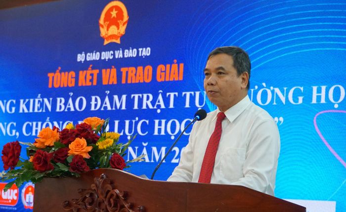  Ông Hoàng Đức Minh, Vụ trưởng Vụ học sinh - sinh viên, Bộ GD&amp;ĐT phát biểu tại buổi lễ sáng nay. Ảnh: NQ 