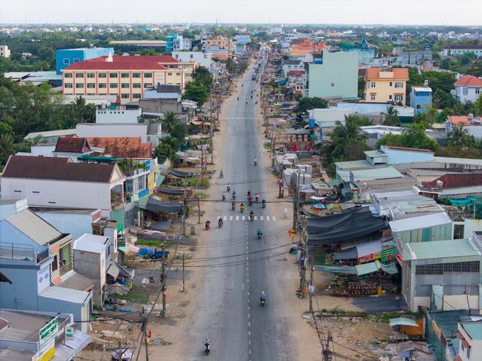  Đoạn quốc lộ mở rộng dài gần 3 km, được mở rộng từ 8 m lên 34 m, cho 6 làn xe chạy, thông thoáng hơn rất nhiều so với thời điểm đầu năm 2025. 