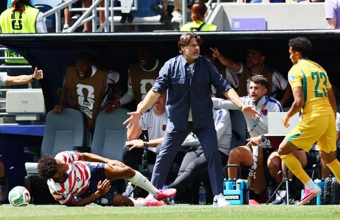  Mỹ nghiền nát Paraguay với tỷ số 4-1 trong ngày ra quân, tạo ra trận đấu bùng nổ nhất về mặt tỷ số trong lượt trận đầu tiên. Họ tiếp tục đả bại Australia 2-0 và giành vé đi tiếp với vị trí nhất bảng D. Dấu ấn của Pochettino là rất rõ rệt khi Mỹ mang phong thái tấn công mạnh mẽ như Tottenham thời đỉnh cao dưới bàn tay của HLV người Argentina. Ảnh: Reuters. 