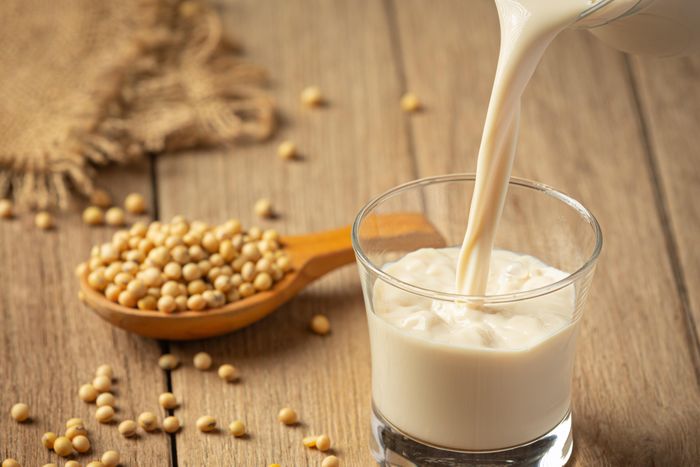  Đậu nành mang đến nhiều lợi ích cho sức khỏe, được khuyến khích đưa vào chế độ ăn uống hàng ngày. Ảnh: Magnific. 