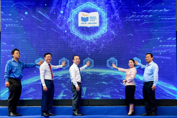  Điểm đột phá của Hội sách Thiếu nhi lần VI là không gian được mở rộng vượt ngoài các thiết chế truyền thống như đường sách hay thư viện. Theo ông Trần Thế Thuận, thành phố quyết tâm đưa sách đến gần hơn với trẻ em tại các khu dân cư, chung cư, nhà ở xã hội, thậm chí là các khu nhà trọ công nhân hay bệnh viện. Mục tiêu cốt lõi là bảo đảm mọi trẻ em, dù ở hoàn cảnh nào, cũng có cơ hội tiếp cận tri thức, giá trị văn hóa một cách bình đẳng nhất. 