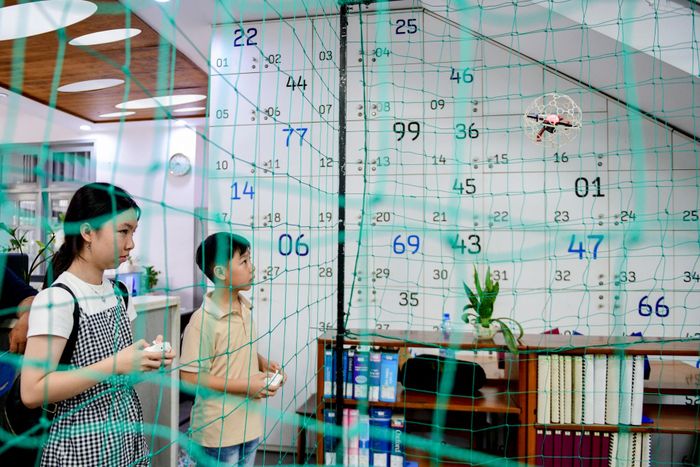  Hoạt động trải nghiệm STEM cùng các chương trình khoa học kỹ thuật hiện đại thu hút các nhà sáng chế nhí. Đây là nỗ lực của thành phố trong việc khuyến khích tư duy sáng tạo, giúp học sinh làm quen với các xu hướng công nghệ tương lai. 