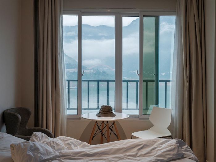  Phòng khách sạn có view núi, "săn mây" hút khách. Ảnh: Zeng jinwen/Pexels. 