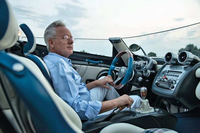  Ông Horacio Pagani cũng thẳng thắn phê phán quá trình điện hóa bất chấp nhu cầu của người tiêu dùng tại nhiều nước. Đặc biệt tại nhiều thị trường, nguồn điện vẫn phụ thuộc đáng kể vào nhiên liệu hóa thạch. 