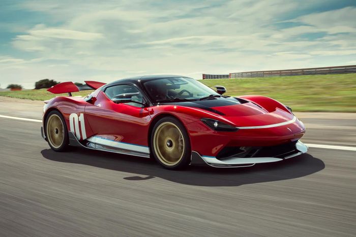  Ông Horacio Pagani đánh giá cao mẫu Pininfarina Battista, vốn được ông đánh giá thành công về hiệu năng. Tuy nhiên, chỉ khi nào khách hàng phân khúc hypercar thật sự có nhu cầu, Pagani mới tiến hành ra mắt mẫu EV tương lai. 