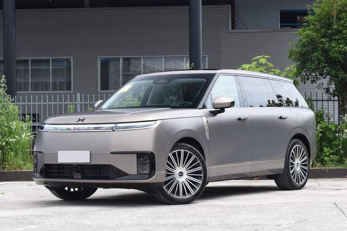  Thành viên Hiệp hội Đại lý Ôtô Trung Quốc ước tính quy mô phân khúc SUV full-size tại nước này vào khoảng 500.000 xe mỗi năm, trong khi công suất sản xuất thực tế đã vượt 1 triệu xe. 