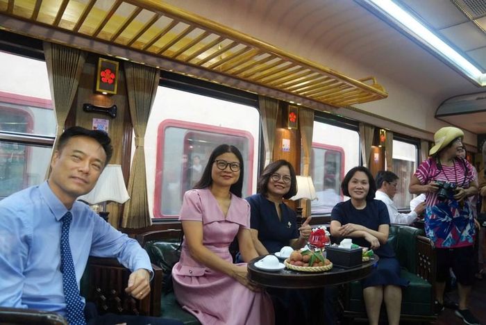 Đoàn tàu hiện đại, có không gian nghỉ ngơi cho đội ngũ nhân viên y tế trong suốt hành trình