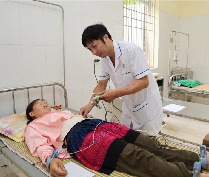 Đội ngũ y bác sĩ đã tổ chức khám và tư vấn cho người dân, đồng thời tuyên truyền, nâng cao nhận thức cộng đồng về chăm sóc sức khỏe chủ động