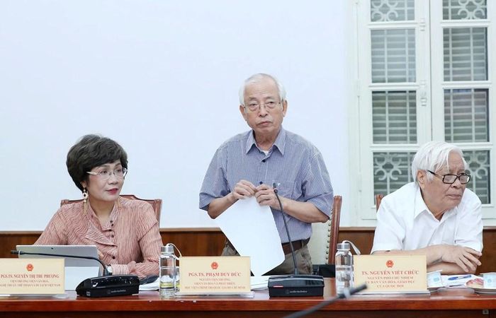 GS.TS Phạm Duy Đức, nguyên Viện trưởng Viện Văn hóa phát triển, Học viện Chính trị Quốc gia Hồ Chí Minh phát biểu tại Tọa đàm